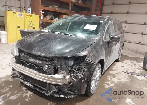 2017 Chrysler Pacifica Touring-L z USA, uszkodzony, nr VIN 2C4RC1BG1HR540649